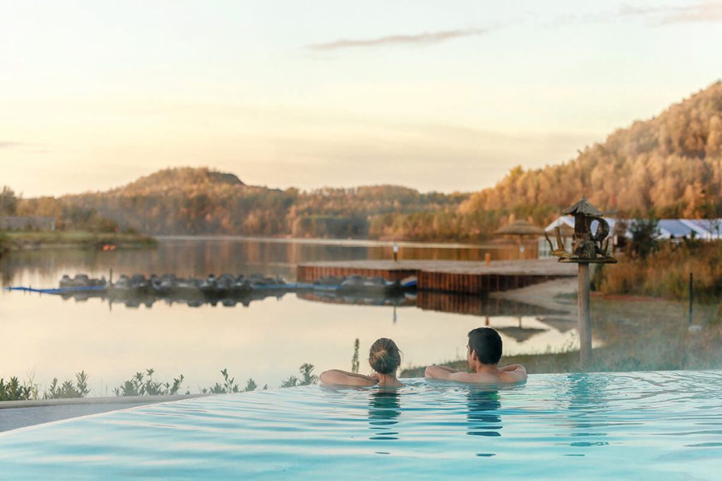centerparcs terhills resort infinity pool 